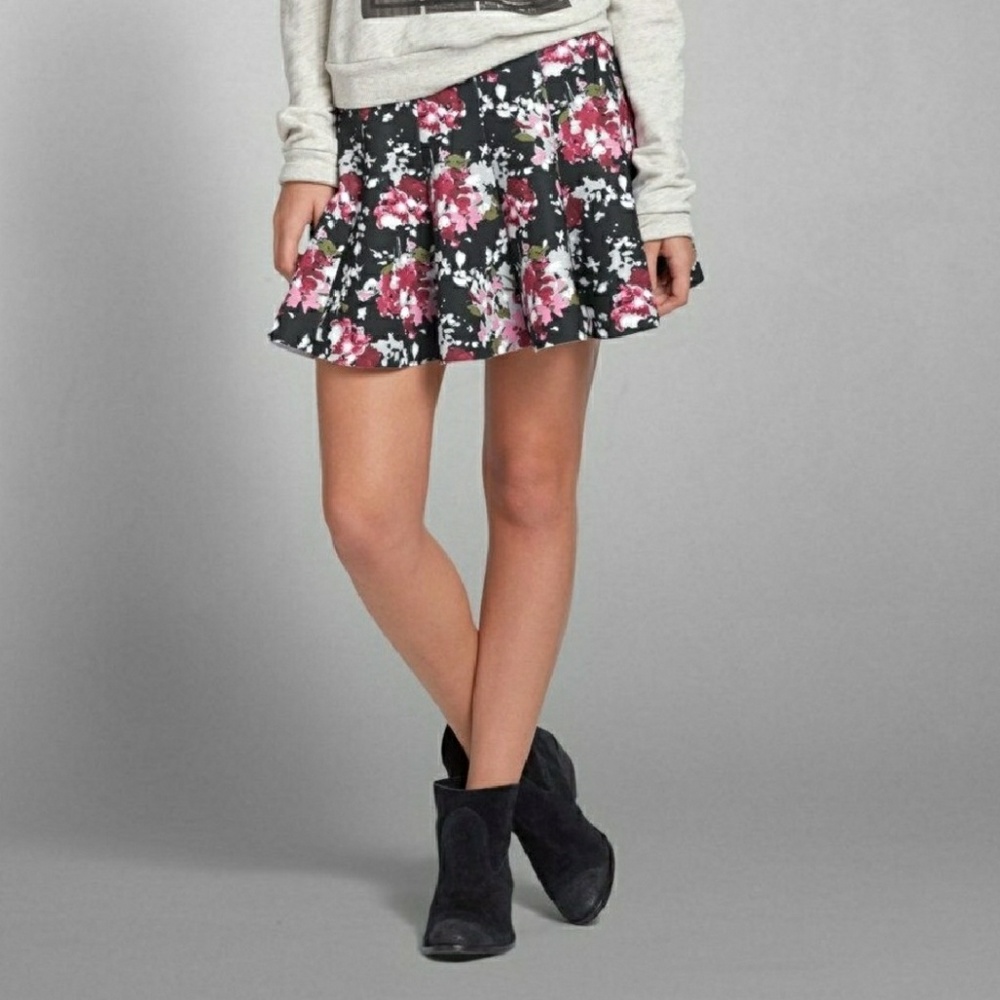 3/$15 °Abercrombie & Fitch° Scuba Skater Skirt